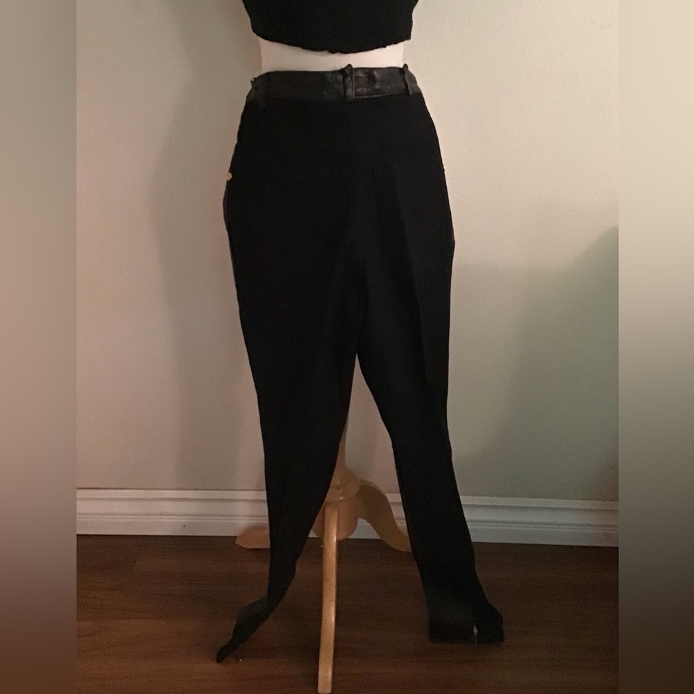 Elegant Black Women's Leather Pants - Picture 3 of 8
